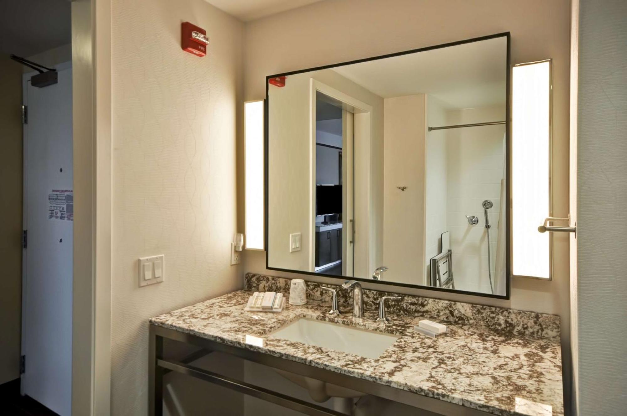 Hilton Garden Inn Detroit Troy Zewnętrze zdjęcie